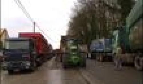 Hollogne sur Geer: manifestation d'agriculteurs